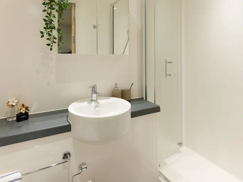 Silver En-Suite photo 1