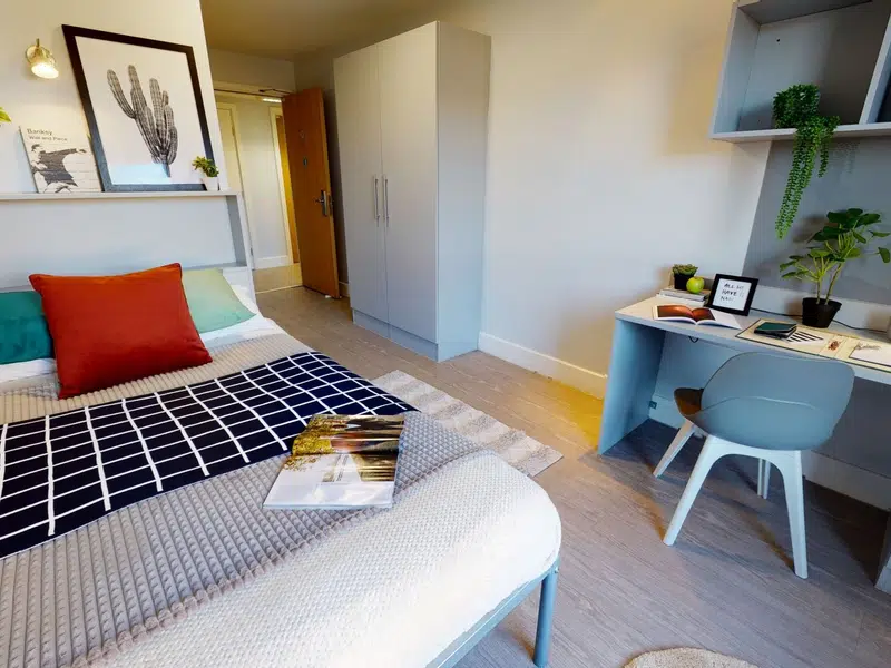Silver En Suite photo 1