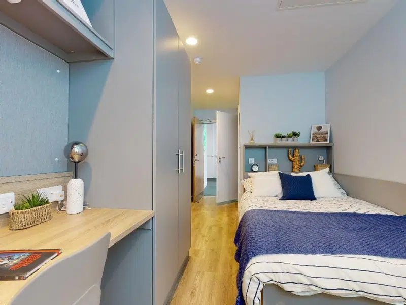 Silver En-suite photo 2
