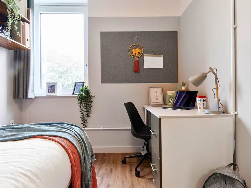 Silver En-suite photo 2