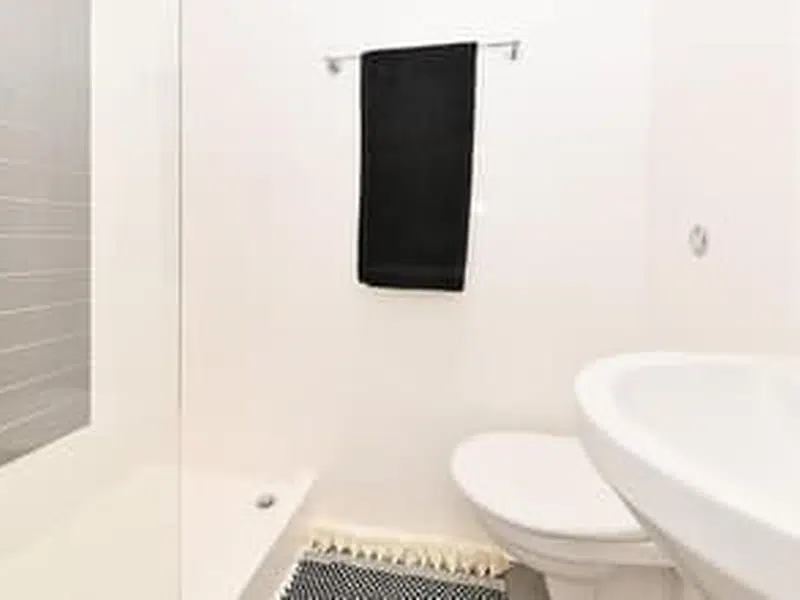 Silver En-Suite photo 5