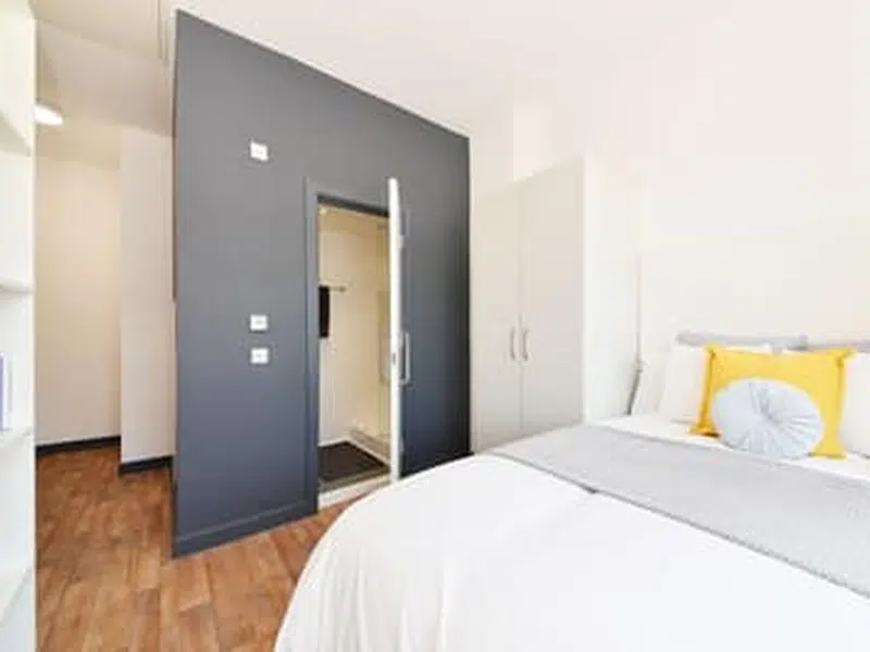 Silver En-Suite photo 3