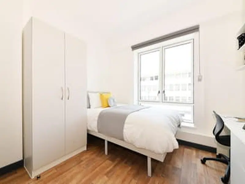 Silver En-Suite photo 2