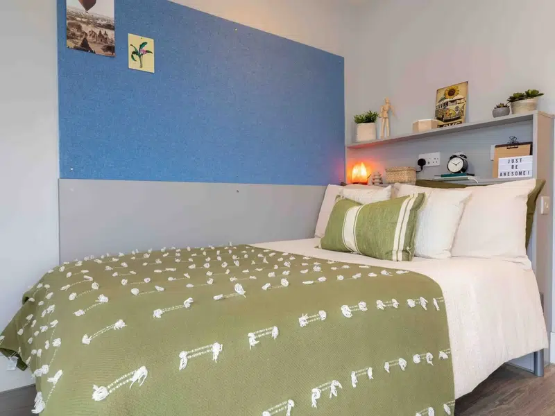 Silver En Suite photo 1