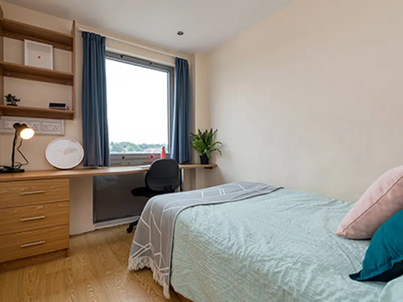 Silver En Suite photo 1