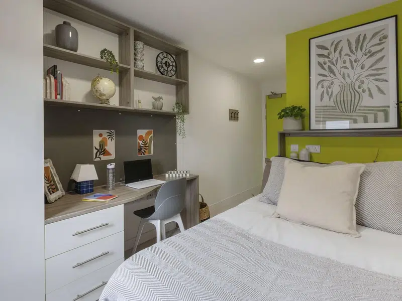 Silver En Suite photo 1
