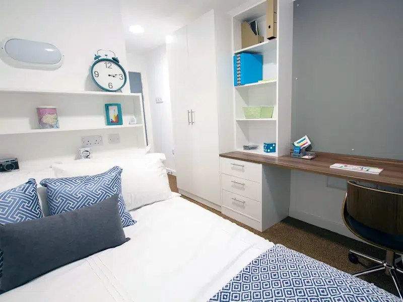 Silver En Suite photo 1