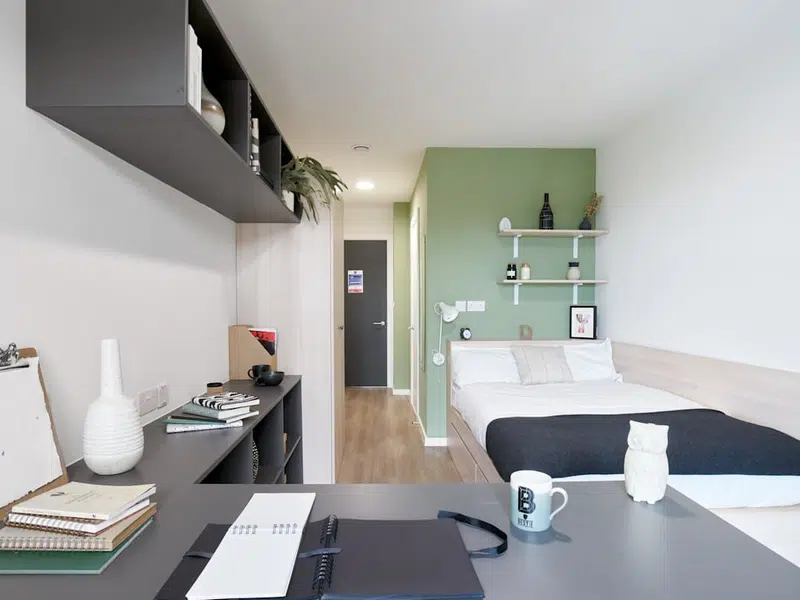 Silver En Suite photo 1