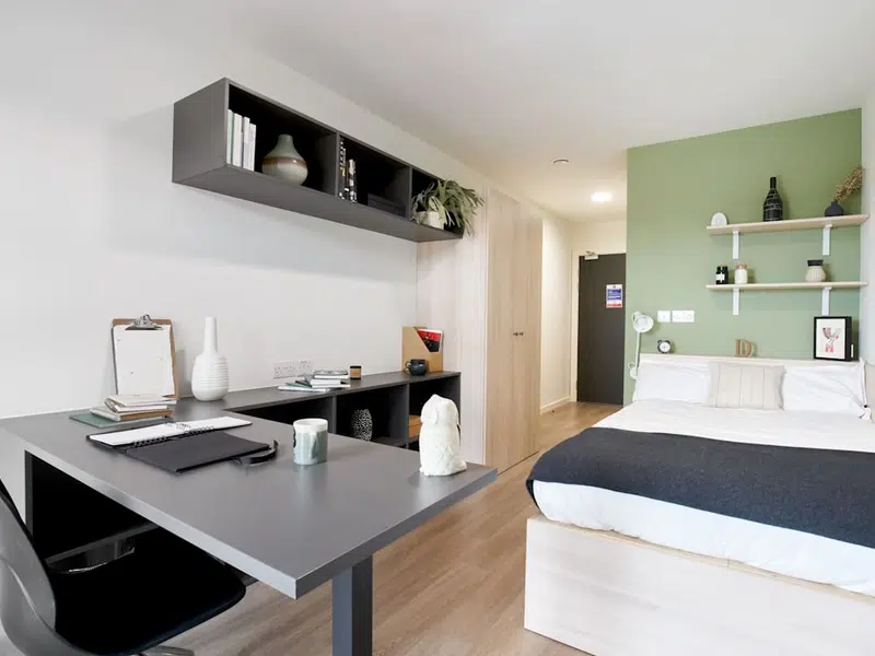 Silver En Suite photo 2