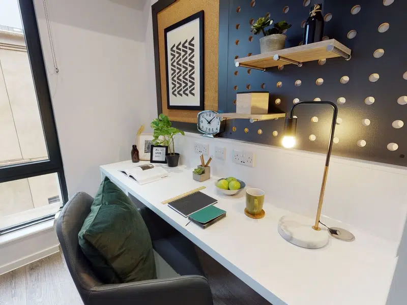 Silver En Suite photo 2