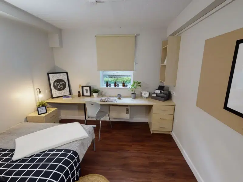 Silver En Suite photo 2
