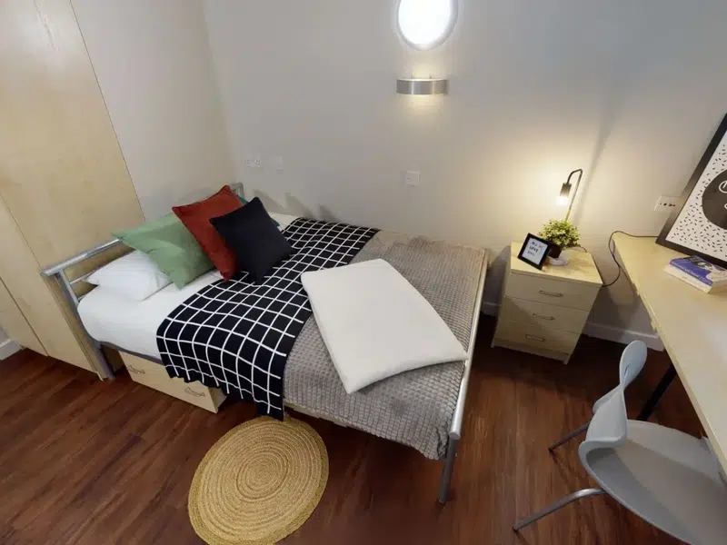 Silver En Suite photo 1