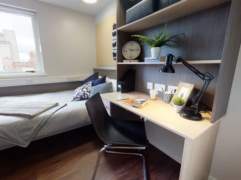 Silver En Suite photo 2