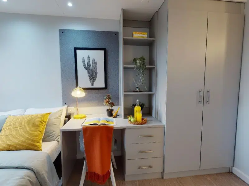 Silver En Suite photo 2