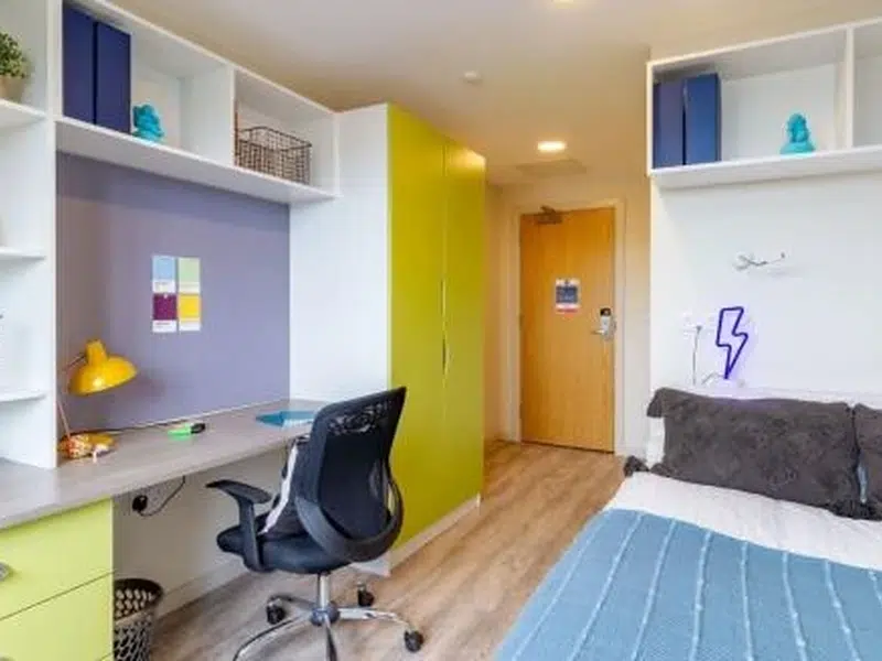 Silver En Suite photo 2