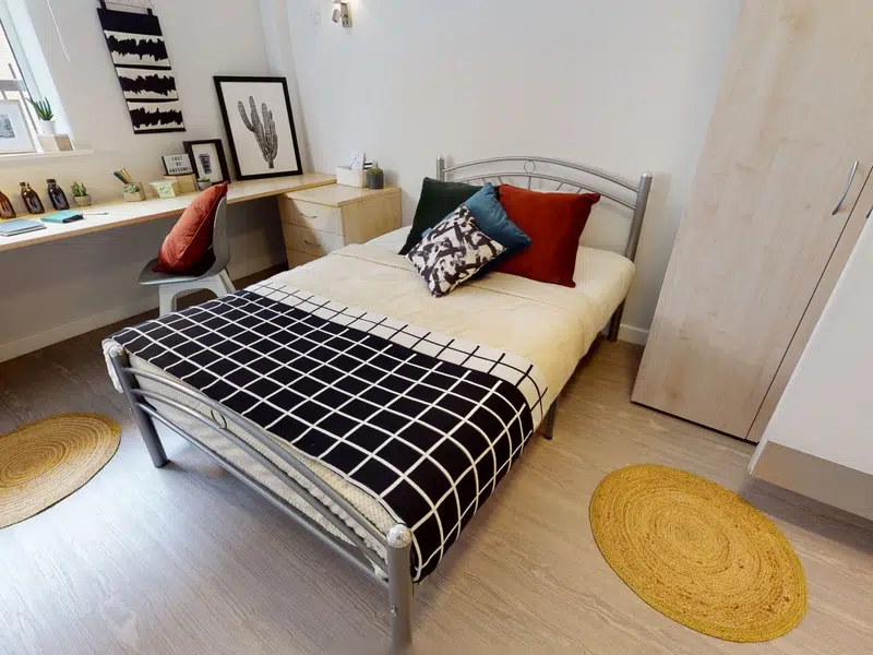 Silver En Suite photo 1
