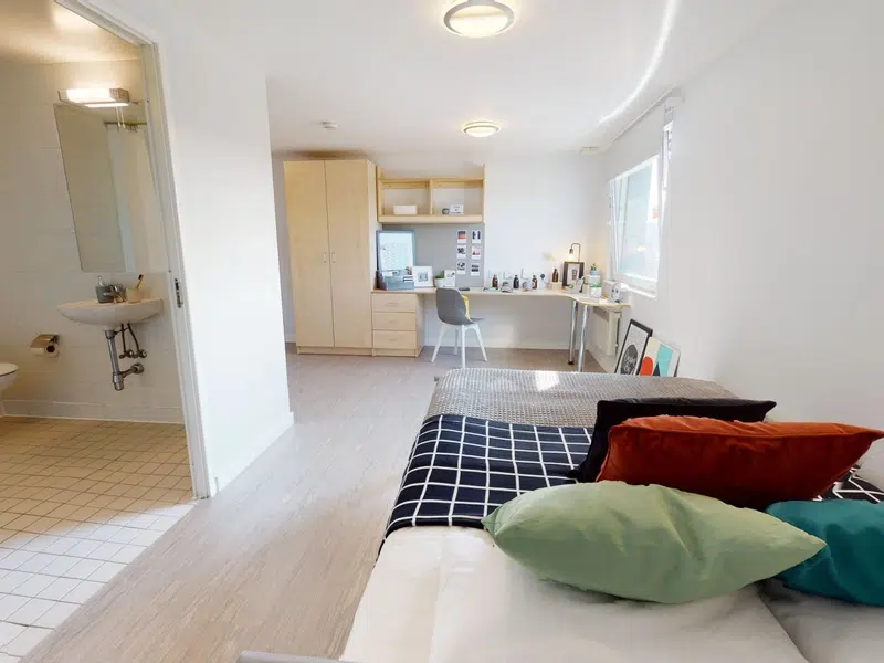 Silver En Suite photo 1