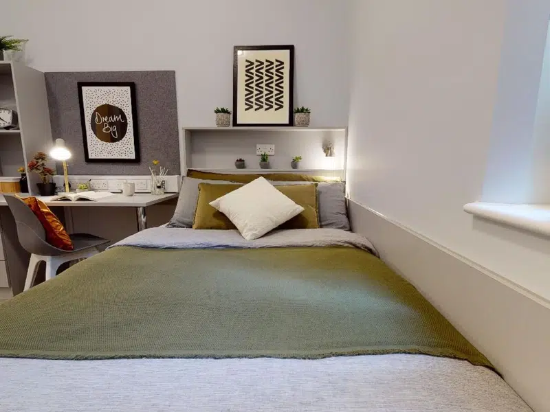 Silver En Suite photo 1