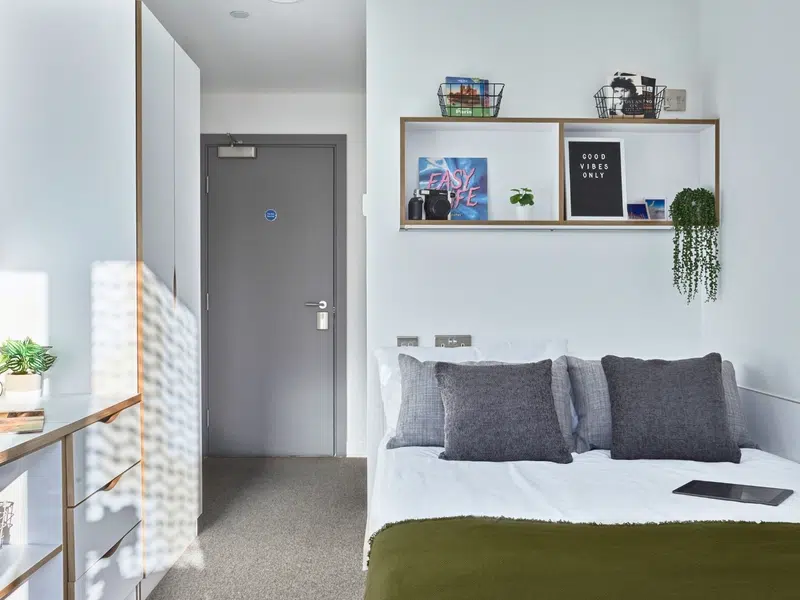 Silver En-suite photo 3