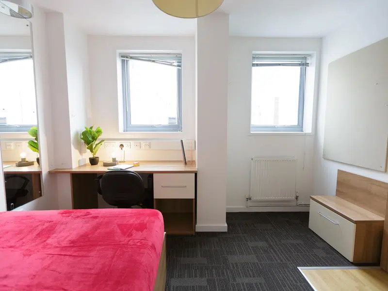 Silver En-suite photo 3