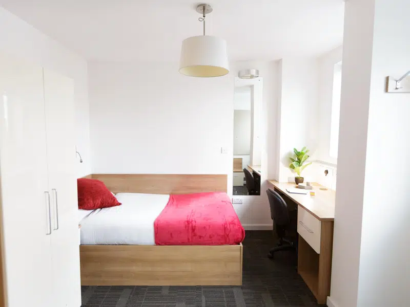 Silver En-suite photo 2