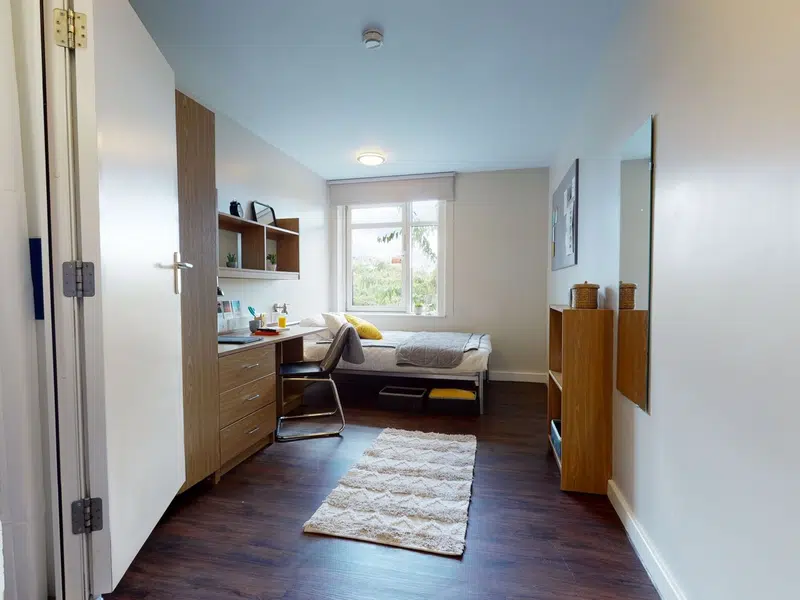 Silver En Suite photo 1