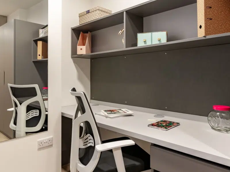 Silver En Suite photo 2