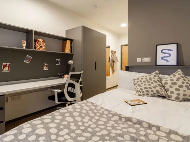 Silver En Suite photo 3