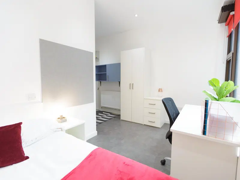 Silver En-suite Accessible photo 1
