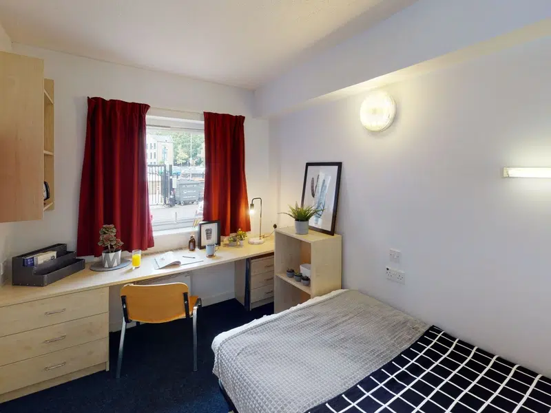 Silver En Suite photo 2