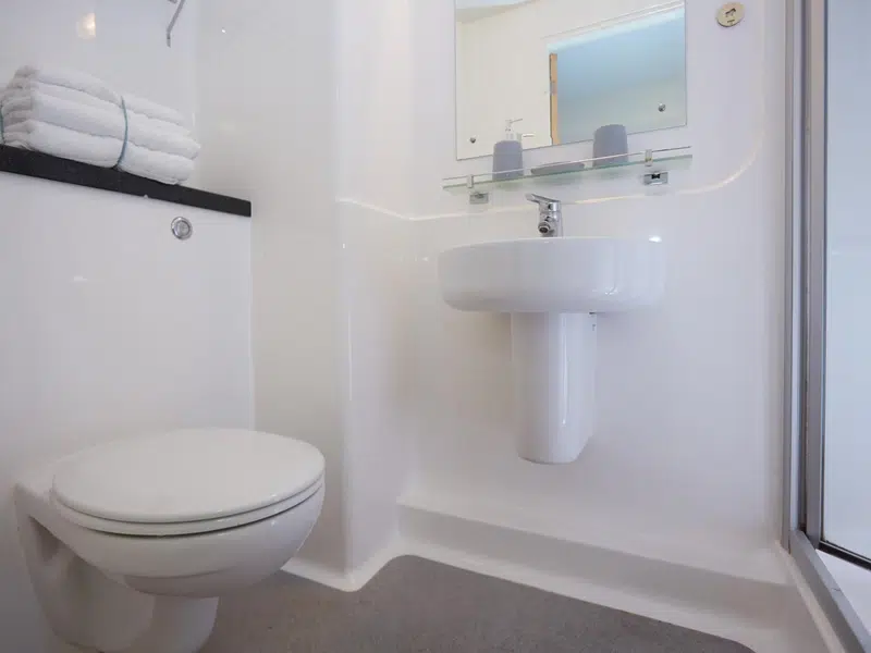 Silver En Suite photo 2