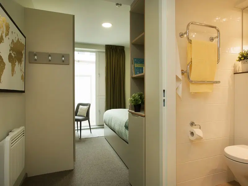 Silver En-Suite photo 1