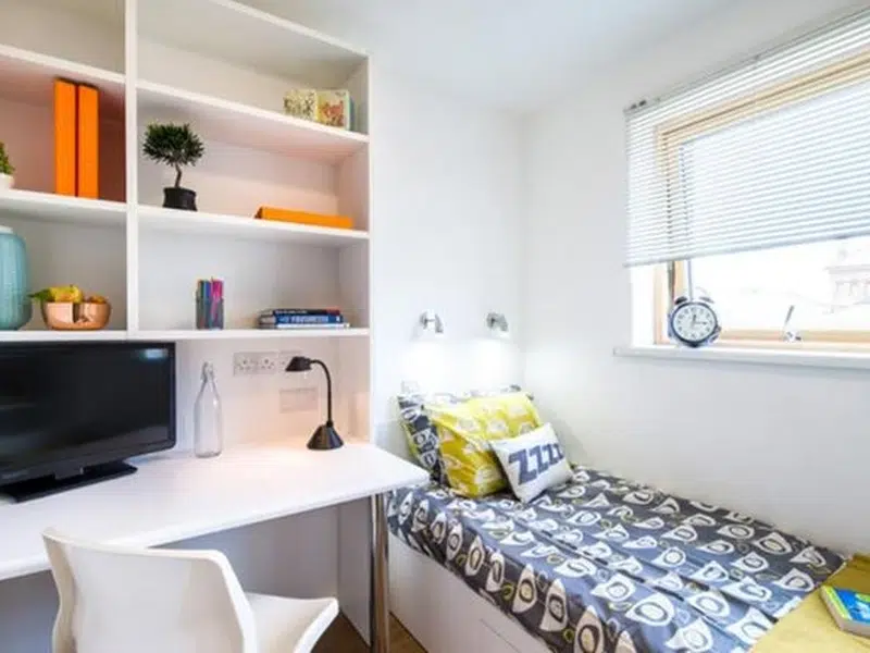 Silver Ensuite photo 1