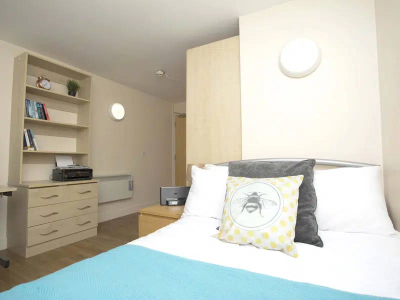 Silver Ensuite photo 2