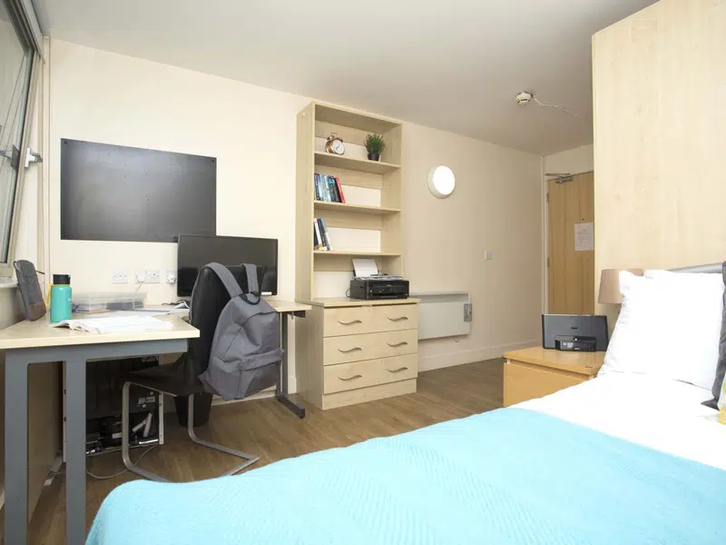 Silver Ensuite photo 1