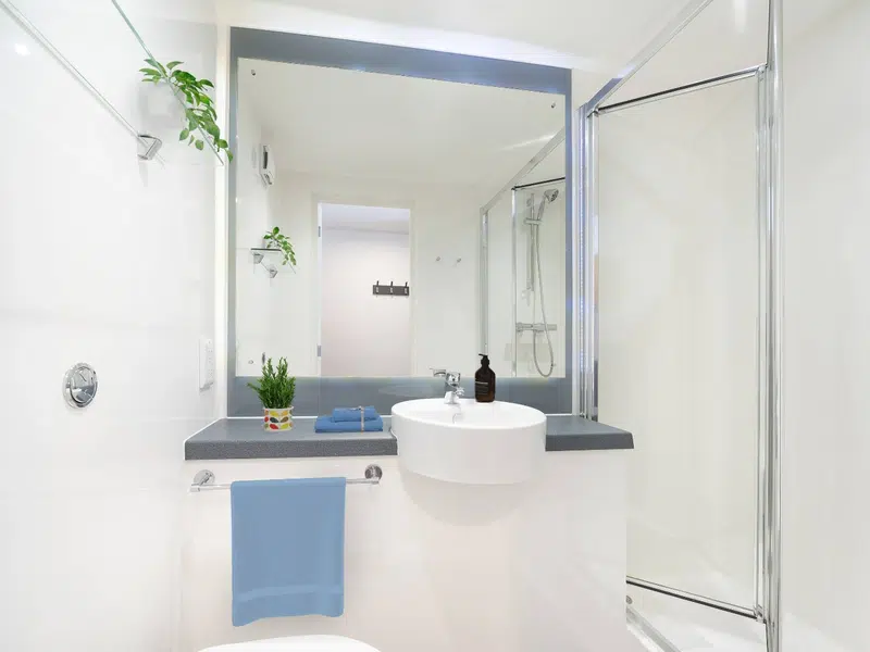 Silver Ensuite photo 3