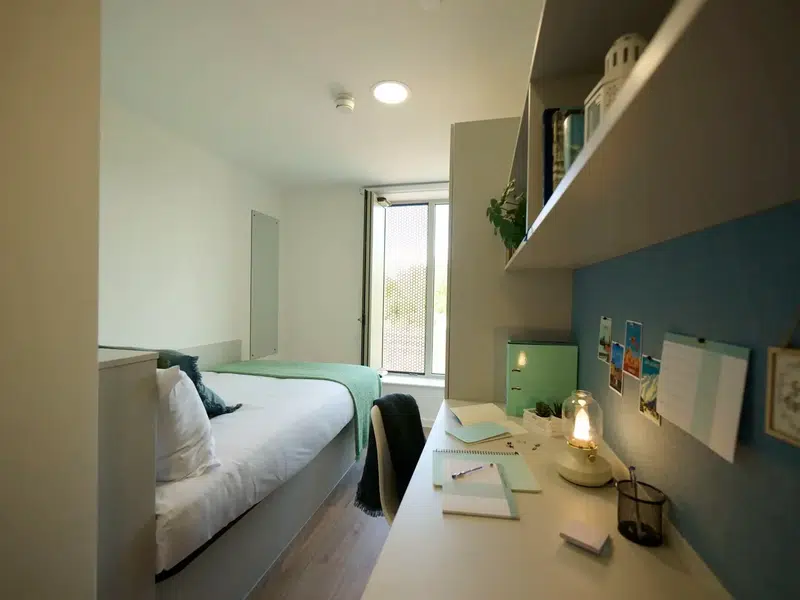 Silver Ensuite photo 2
