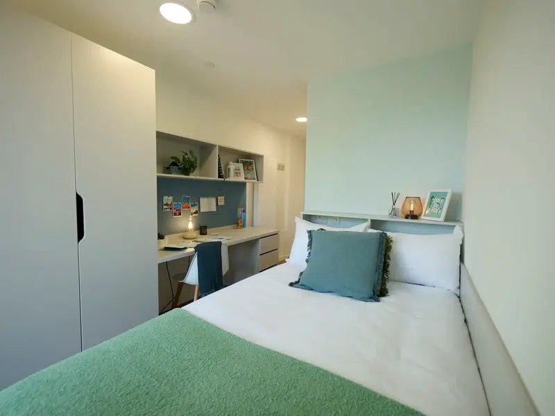 Silver Ensuite photo 1