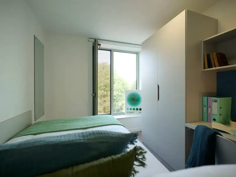 Silver Ensuite photo 3