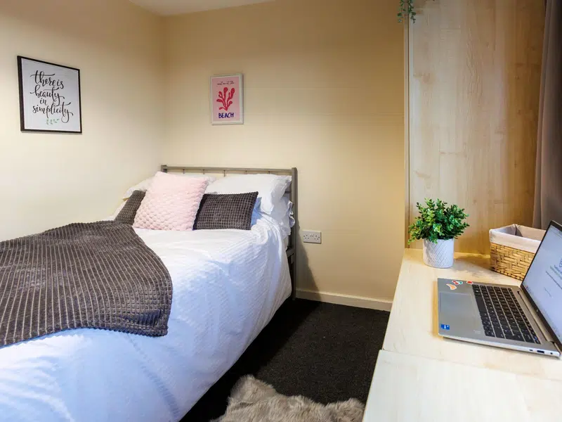 Silver Ensuite photo 1