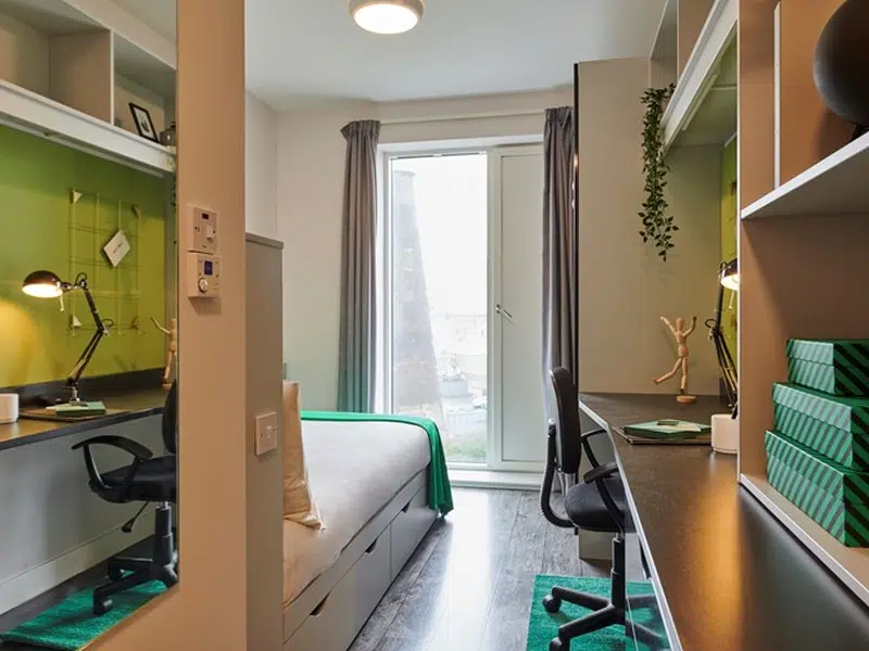 Silver Ensuite photo 6