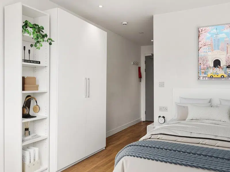 Silver En suite photo 1