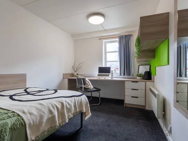 Silver Non Ensuite – Large | 3 or 4 Bed Flat photo 1