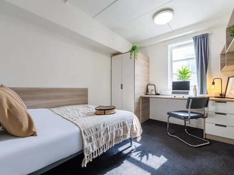 Bronze Plus Non Ensuite – 4 Bed Flat photo 4