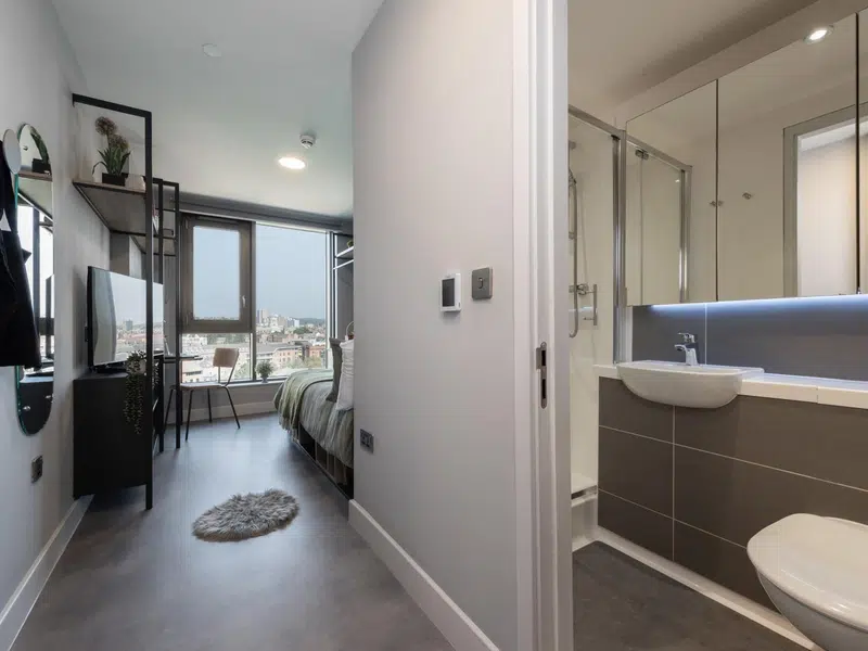 Skyline Ensuite photo 3