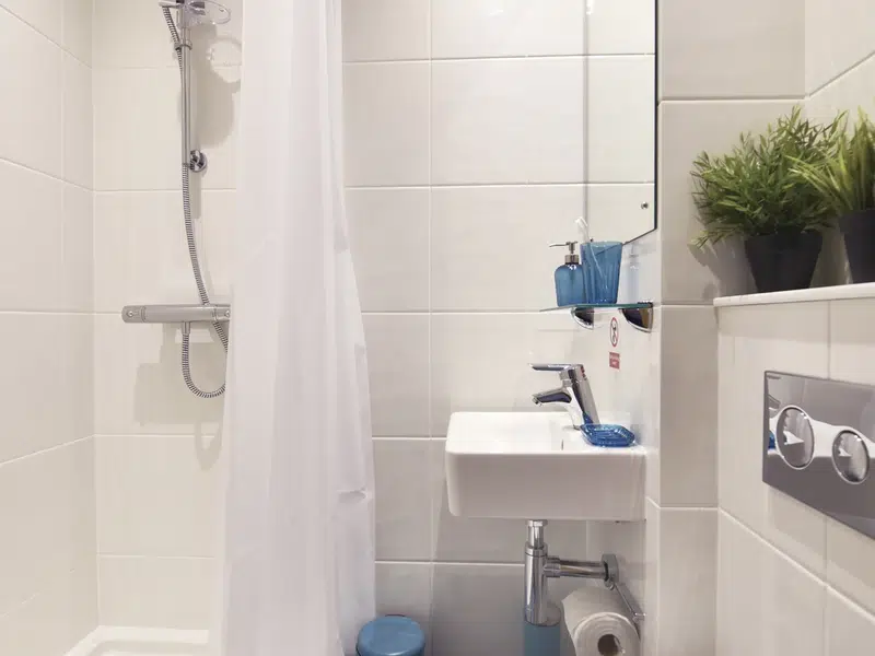 Small Ensuite photo 2