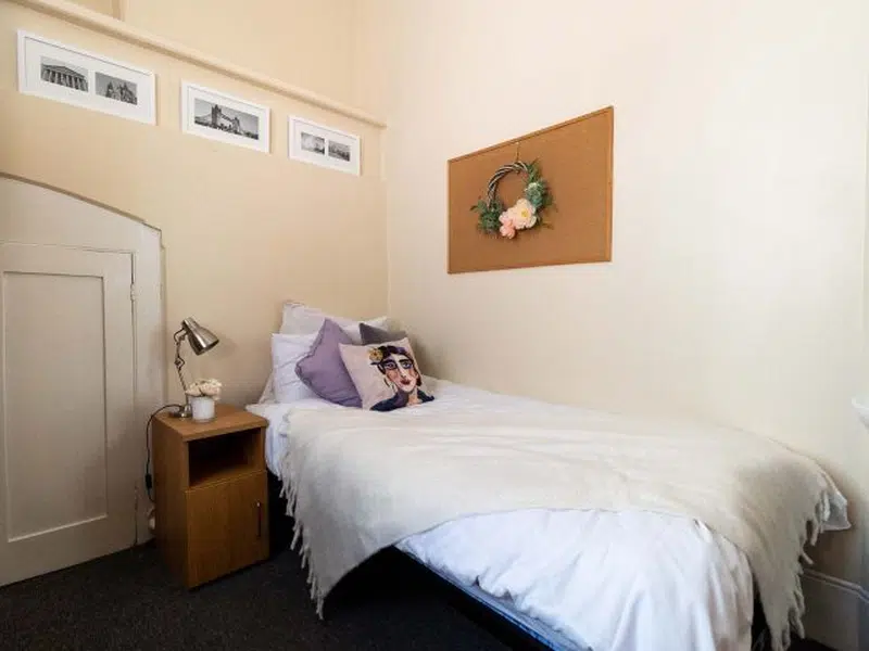 Small Room photo 2
