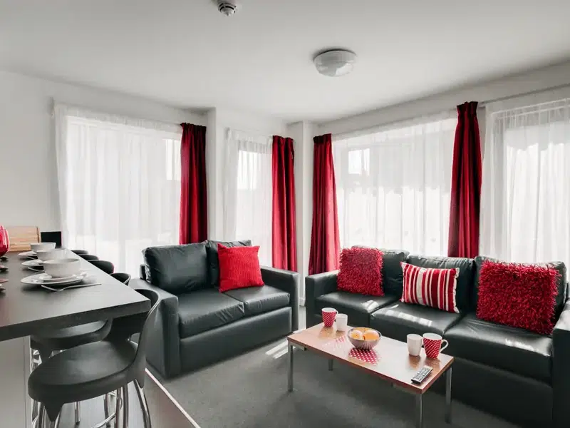 Standard En-suite In A 5-Bed Flat photo 3