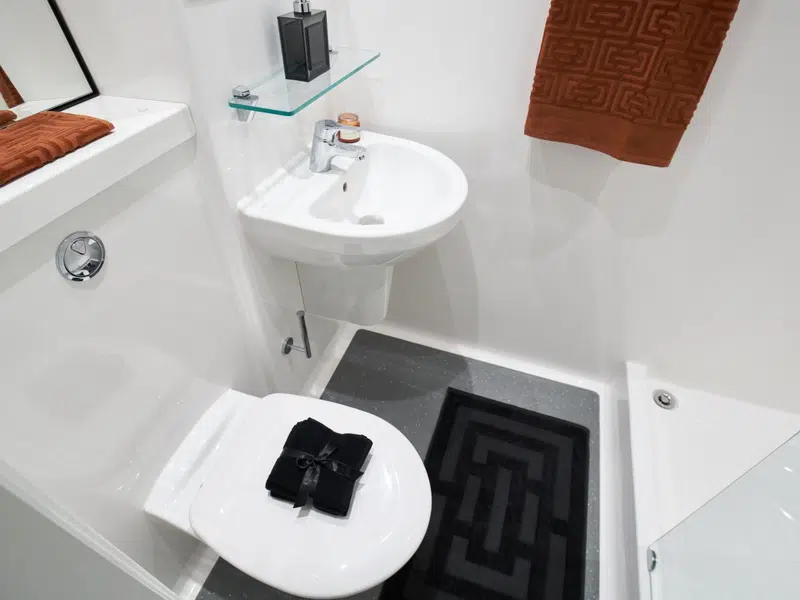 Standard Ensuite photo 5