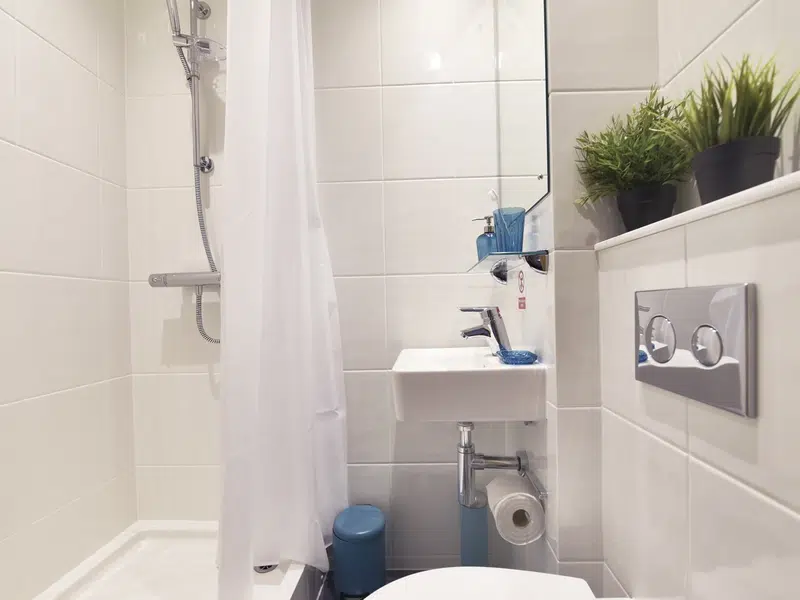 Standard Ensuite photo 3